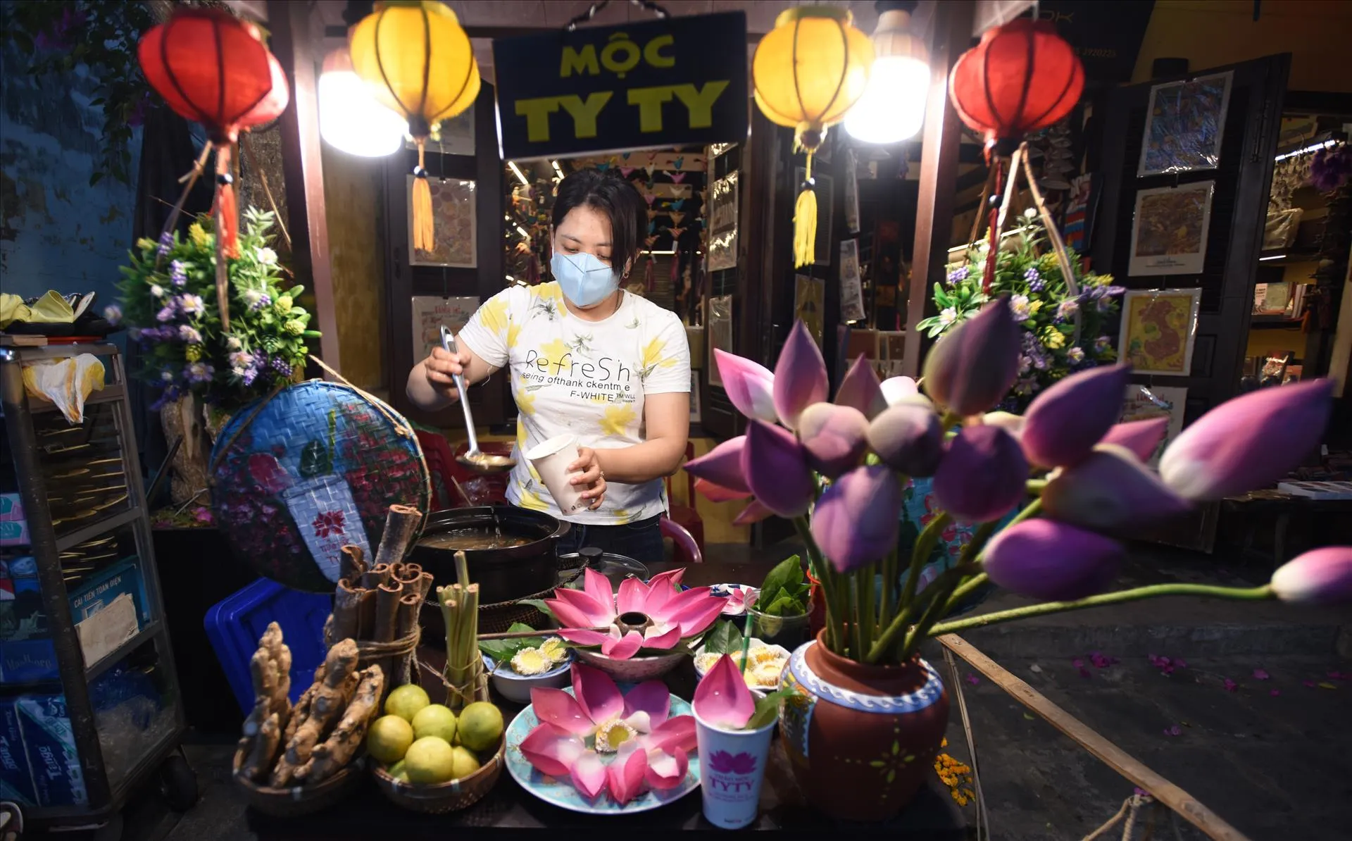 Quầy nước Mót thảo mộc giải khát tươi mát tại Hội An, nét đặc sắc của ẩm thực miền Trung