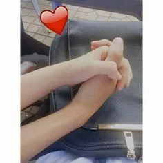 Cặp đôi hoạt hình nắm tay, đáng yêu và ngộ nghĩnh