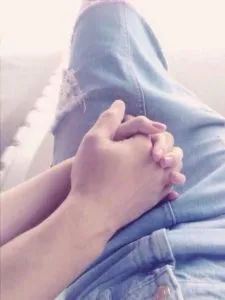 Hình ảnh nắm tay lãng mạn cho màn hình khóa