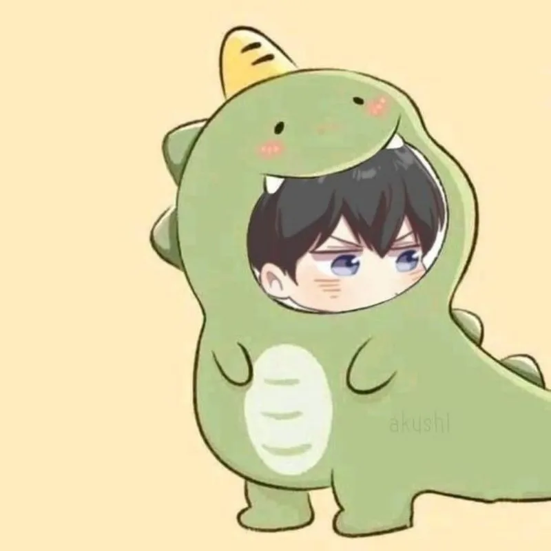 Ảnh cô gái chibi cute ôm khủng long bông