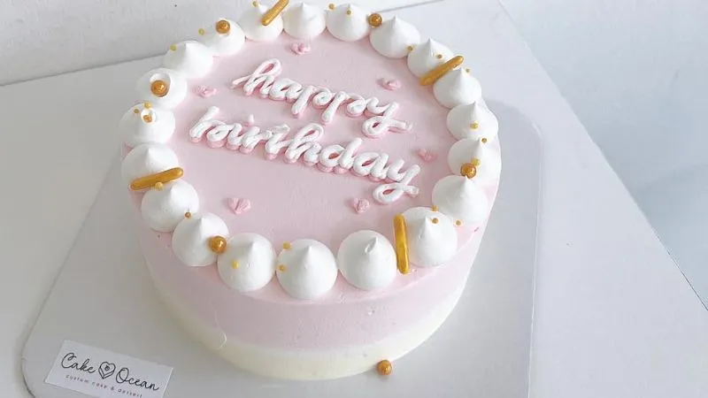 Bánh sinh nhật màu tím pastel trang trí đơn giản