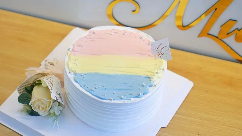Bánh kem sinh nhật pastel đa sắc nhẹ nhàng và tinh tế