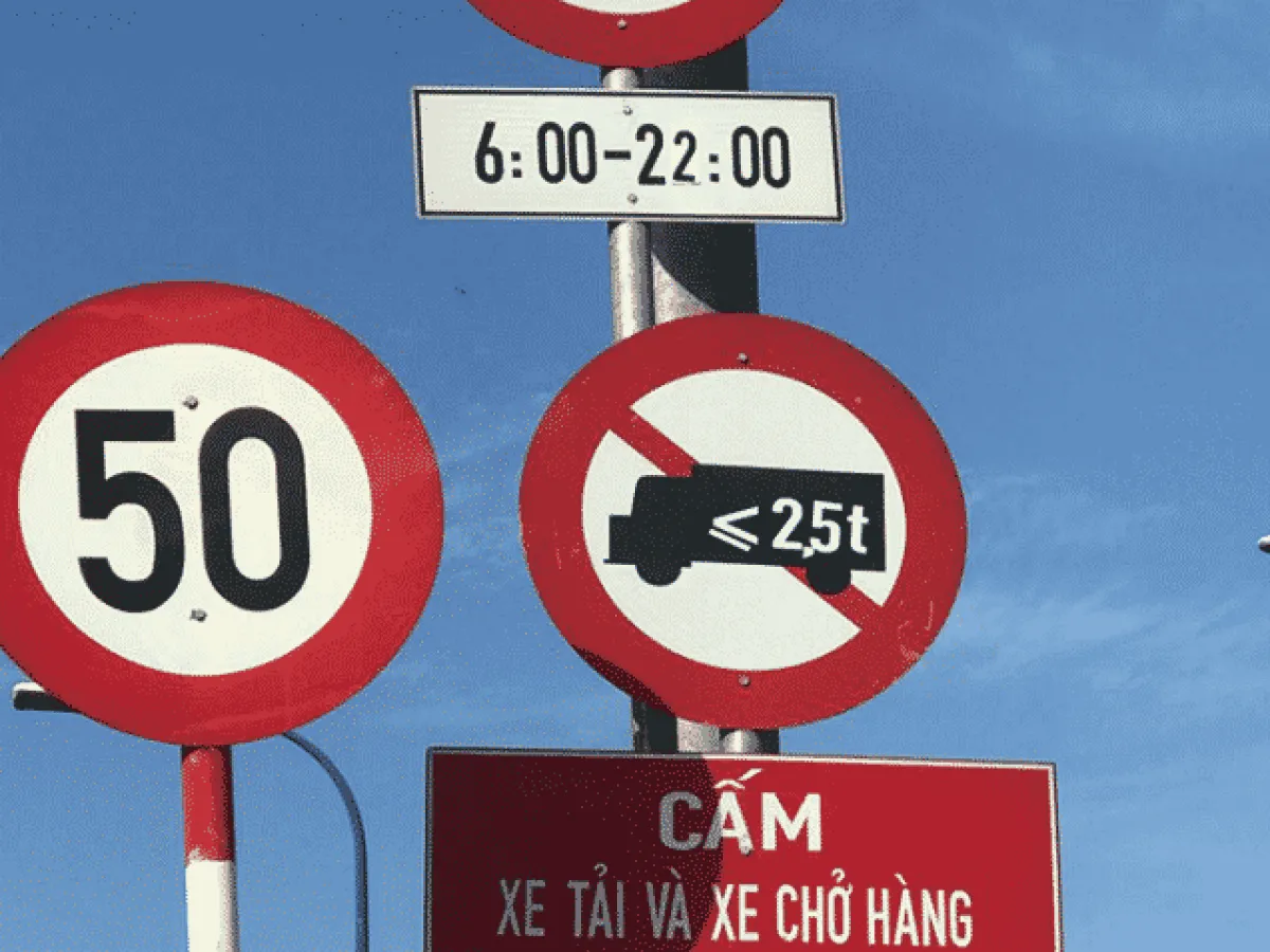 Ảnh minh họa một vài biển báo cấm hay gặp