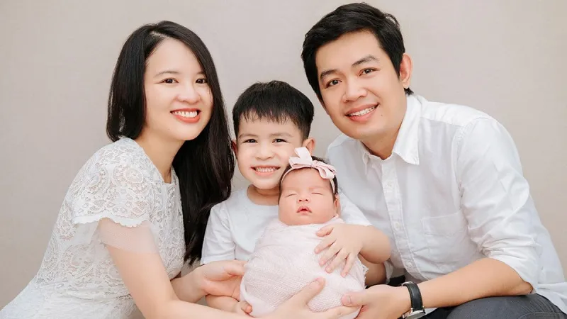 Ảnh gia đình 4 người sum vầy