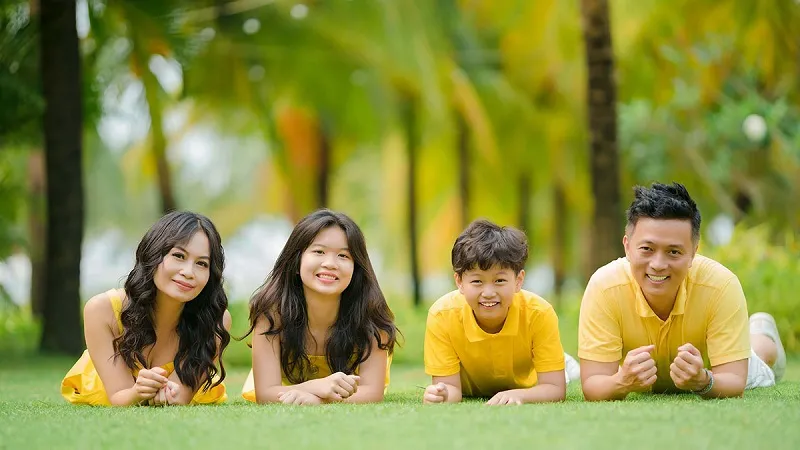 Gia đình 4 người trên bãi biển