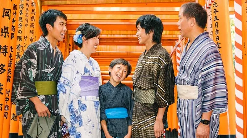 Gia đình Nhật Bản trong kimono