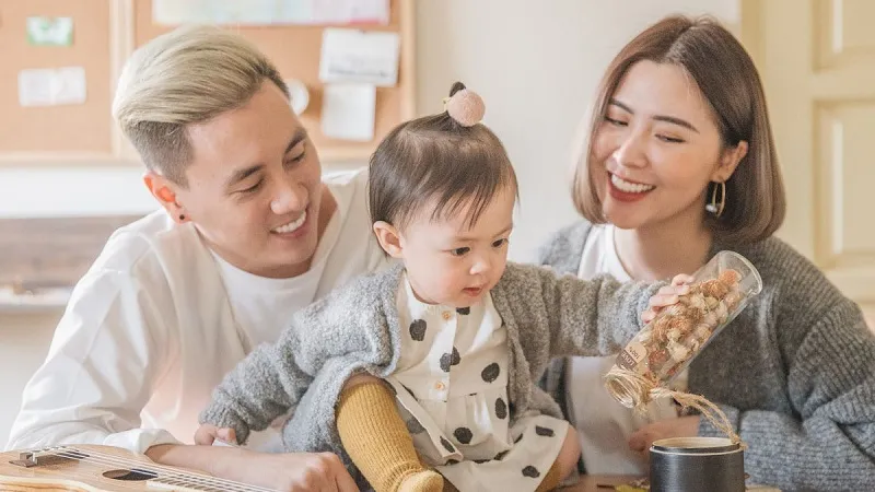 Gia đình 3 người tình cảm