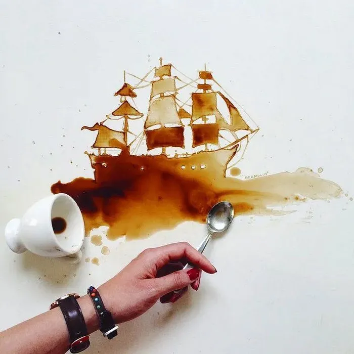 Hình vẽ ly cà phê Cappuccino với hình trái tim trên bọt, thể hiện sự ấm áp và lãng mạn.