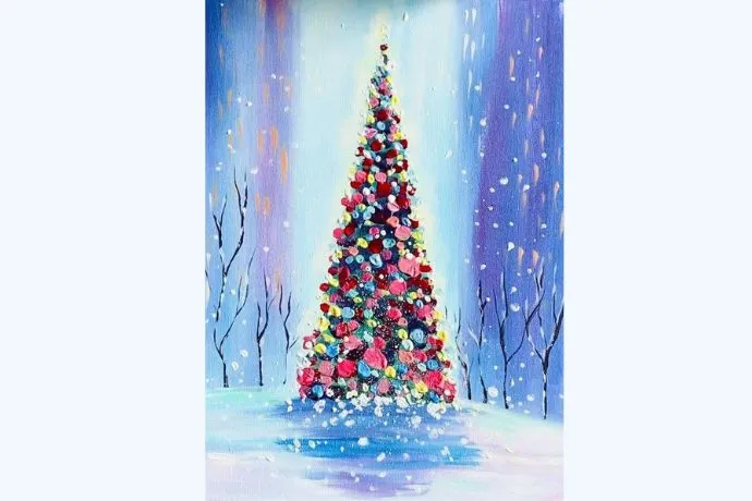 Hình ảnh cây thông Noel truyền thống với những dải ruy băng và phụ kiện cổ điển.