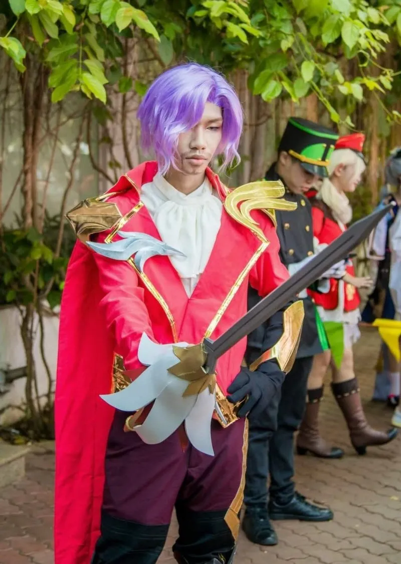 Florentino cosplay Shopee với trang phục độc đáo