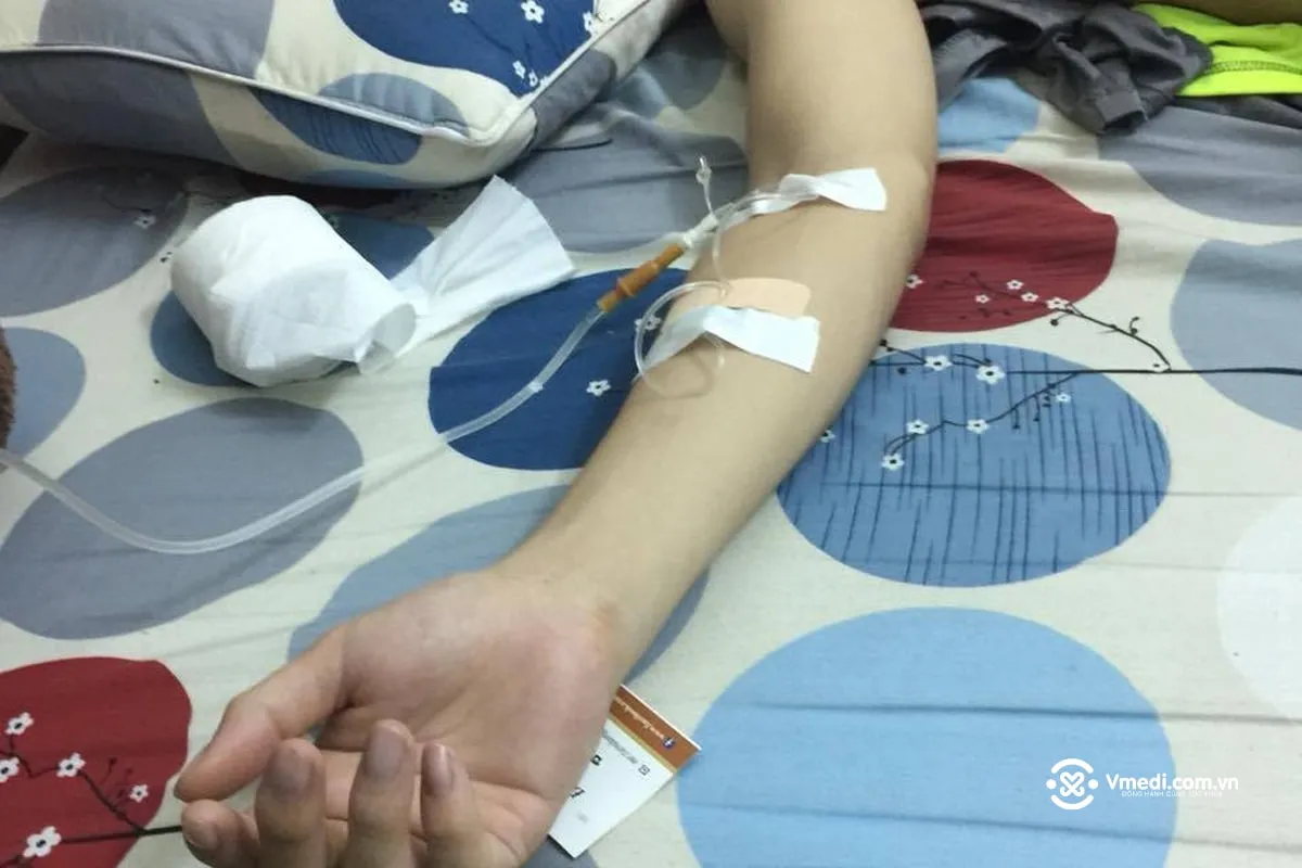 hình ảnh truyền nước tại nhà, tạo cảm giác an tâm cho người bệnh