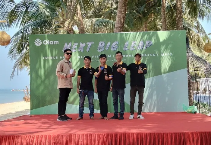 Banner du lịch công ty với không gian biển đảo
