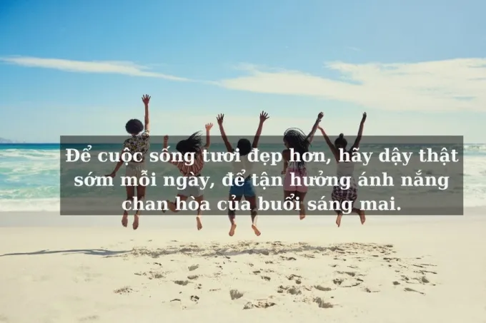 Một người đang nhảy múa tự do trên bãi biển, thể hiện niềm vui và sự thư thái trong cuộc sống