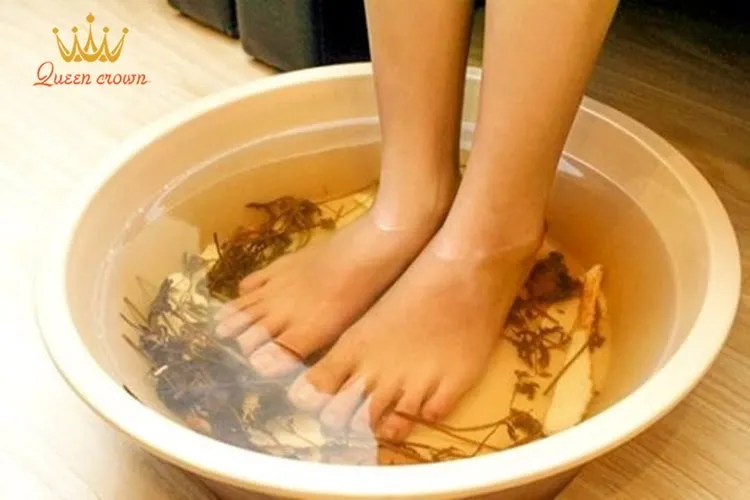 Cần ngâm chân trước khi bấm huyệt bàn chân