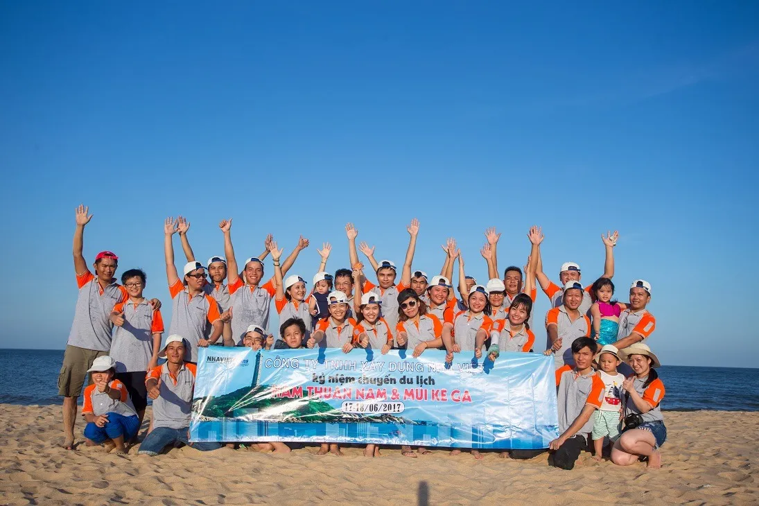 Đặc điểm banner du lịch công ty tối giản