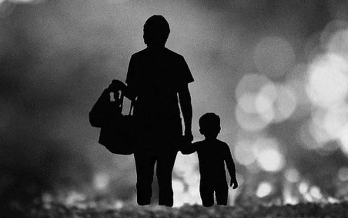 Người mẹ tảo tần chăm sóc con cái