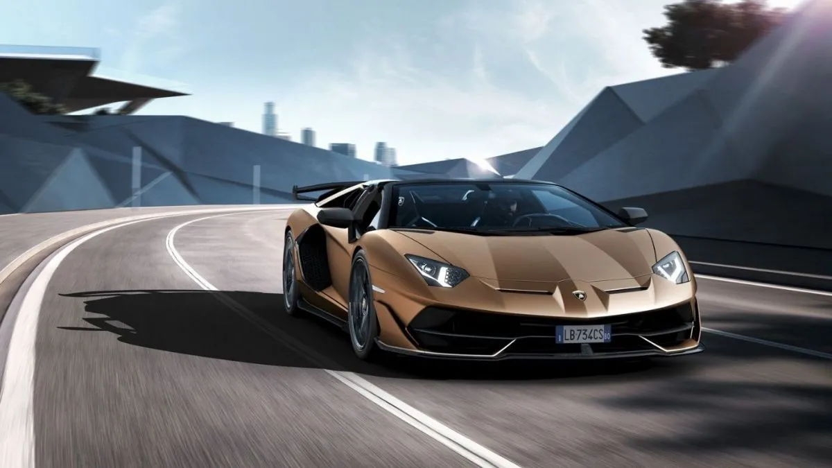 Hình nền Lamborghini Urus tốc độ