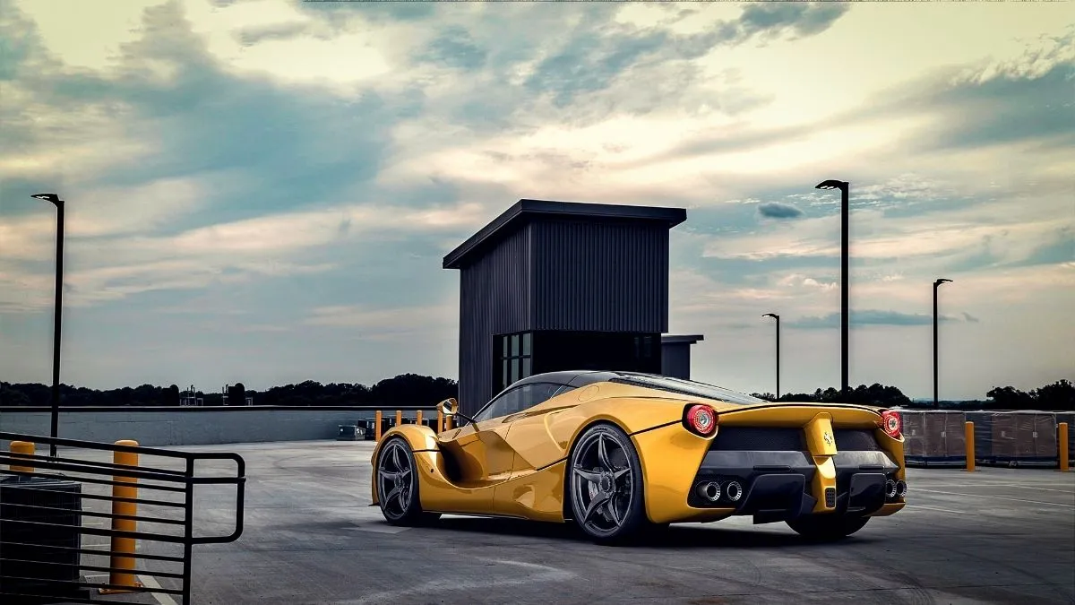 Hình nền Ferrari màu vàng độc lạ HD cho máy tính