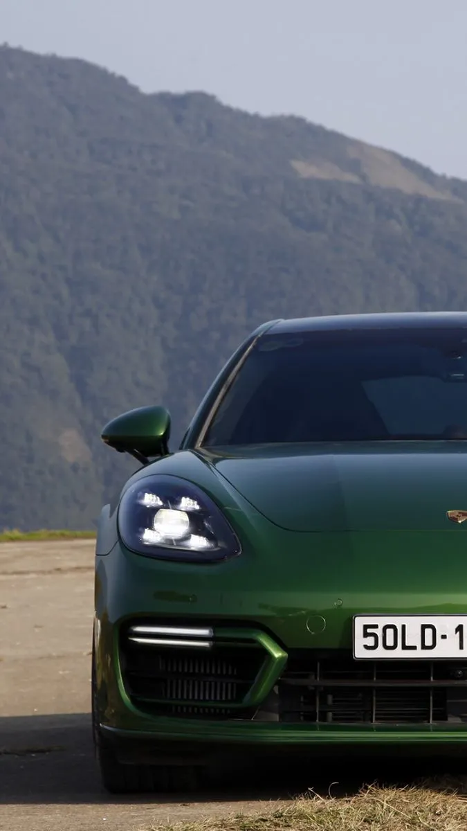 Siêu xe Porsche màu xanh đẹp