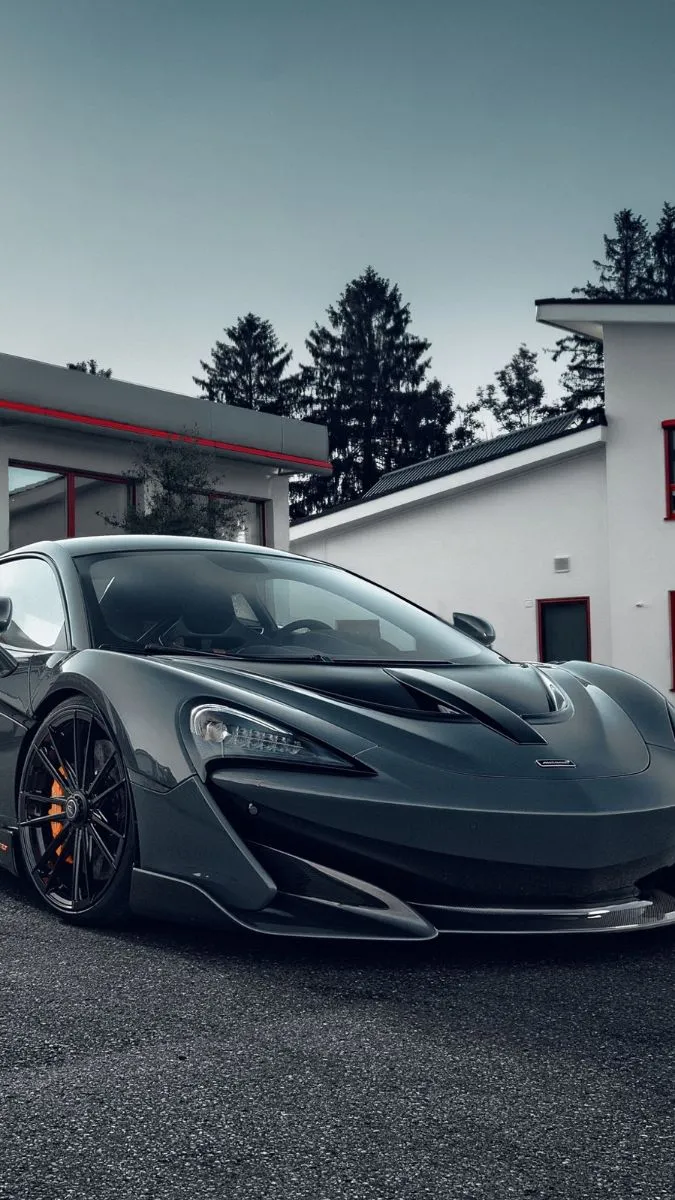 Hình nền McLaren trong studio