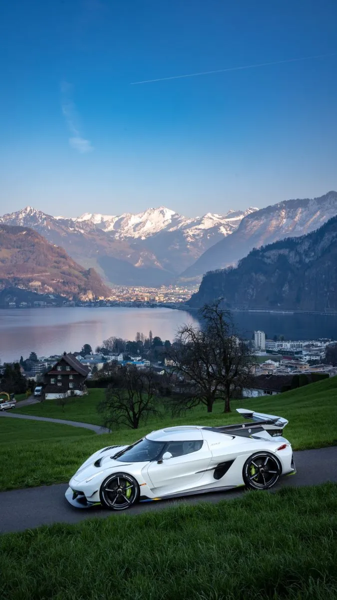 Hình ảnh Koenigsegg ngoài trời