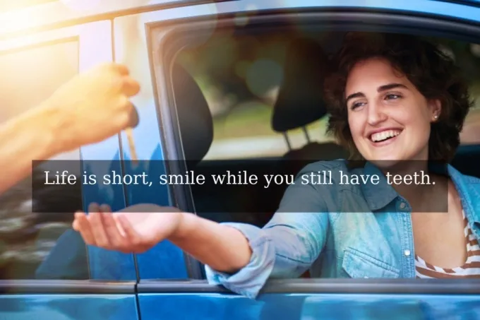 Cụm từ 'Life is Good' được viết tay trên giấy, thể hiện sự tích cực và lạc quan trong cuộc sống qua những câu nói tiếng Anh ý nghĩa