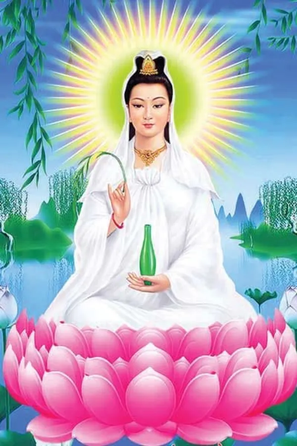 Ảnh Phật Thích Ca trong tư thế thiền định, trên nền hoa sen thanh khiết