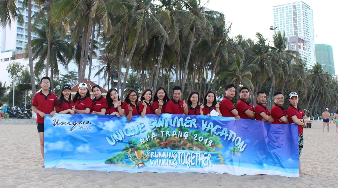 Banner company trip củng cố tinh thần đoàn kết