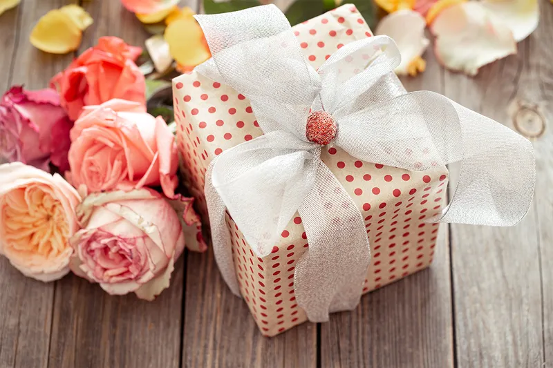 Thiệp 8/3 với họa tiết hoa hồng và chữ &quot;I Love You&quot; lãng mạn tặng vợ