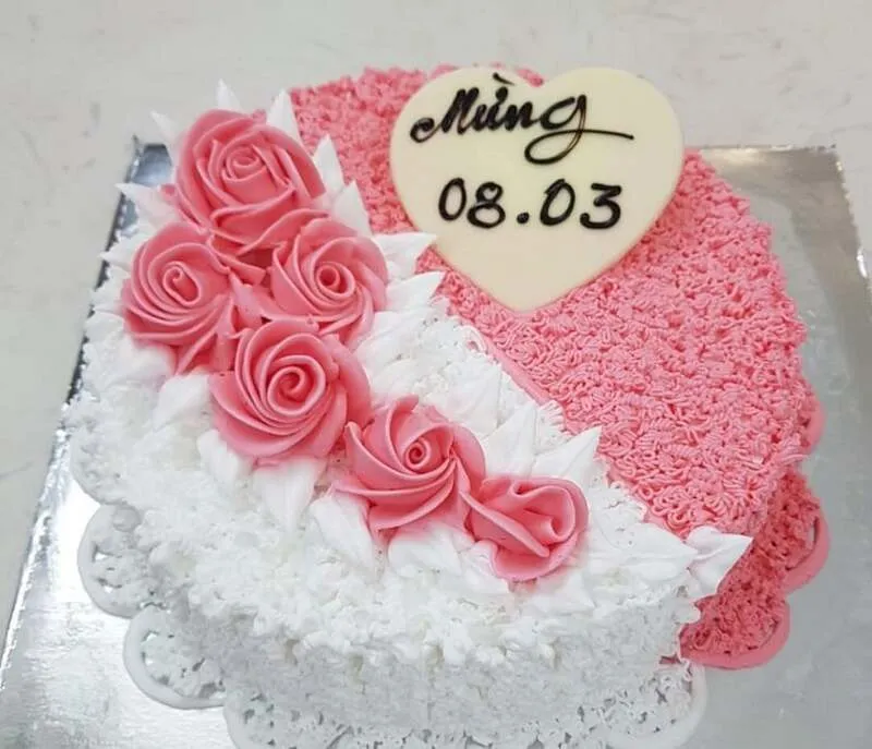 Bánh kem hoa hồng nhỏ xinh, món quà ngọt ngào cho vợ ngày 8/3