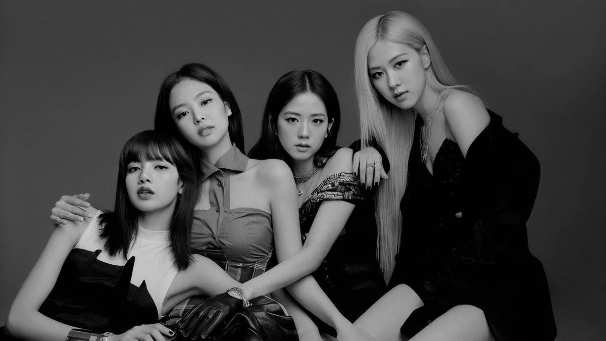 Ảnh Blackpink chụp studio với hậu cảnh độc đáo