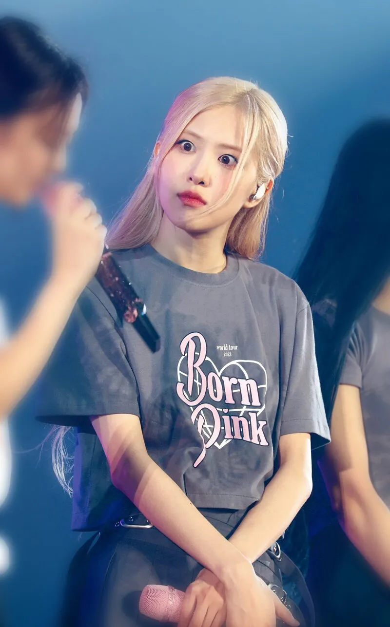 Hình nền Rosé Blackpink chụp hình nghệ thuật