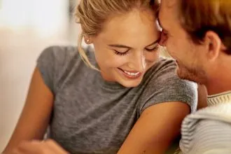 Cặp đôi hạnh phúc kỷ niệm ngày 20/10 với những lời chúc dí dỏm
