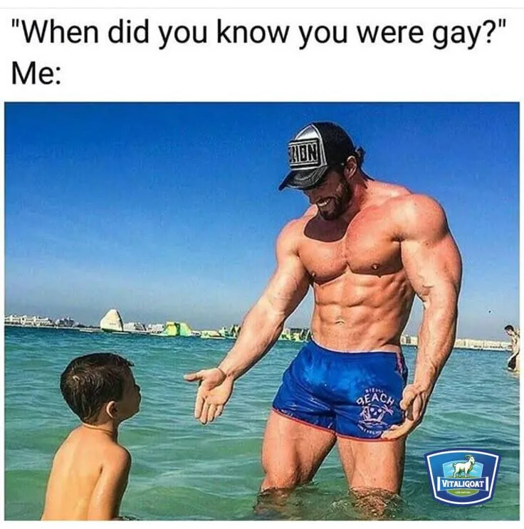 Meme nhân vật hoạt hình với đôi má ửng hồng, vẻ mặt ngại ngùng và tay che miệng